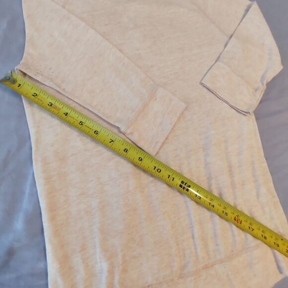 Old Navy Tee with Pockets Size: Large (0077) - Picture 4 of 5